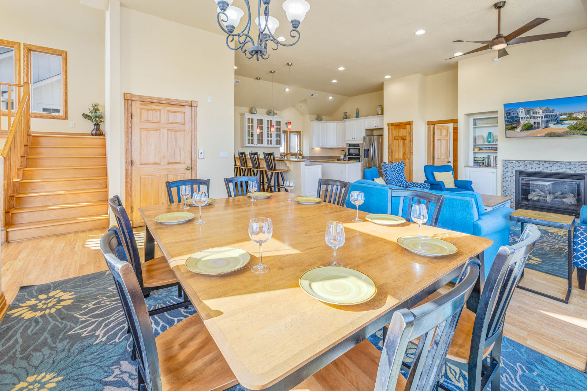 Surf Or Sound Realty 612 Yellowfin Dining Area 2