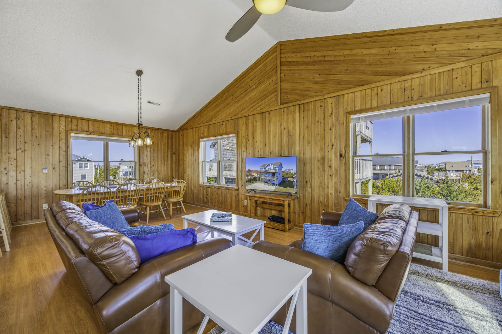 Surf Or Sound Realty 1245 Blue Wahoo Great Room 4