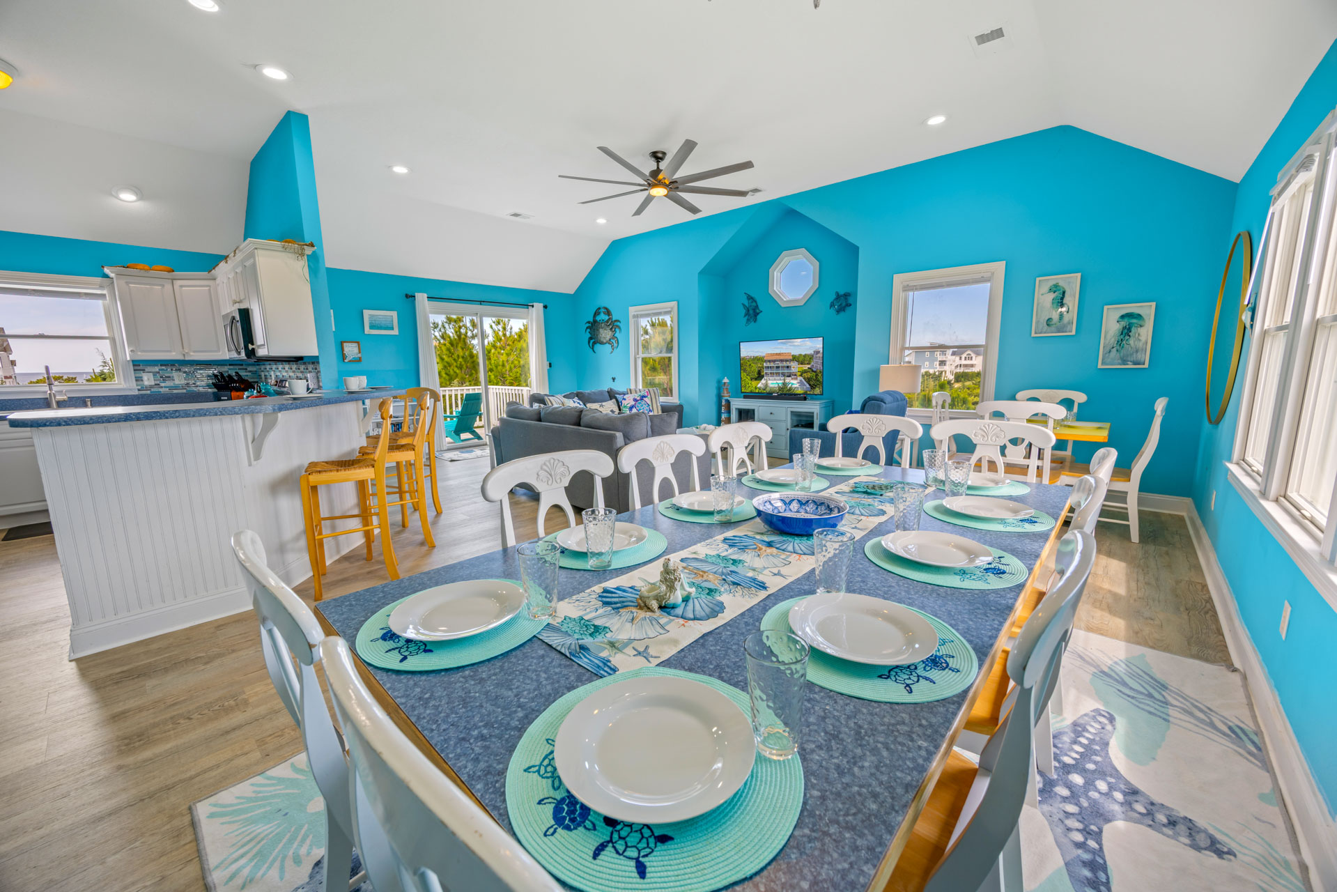 Surf Or Sound Realty 452 Isle Be Breezy Dining Area 4