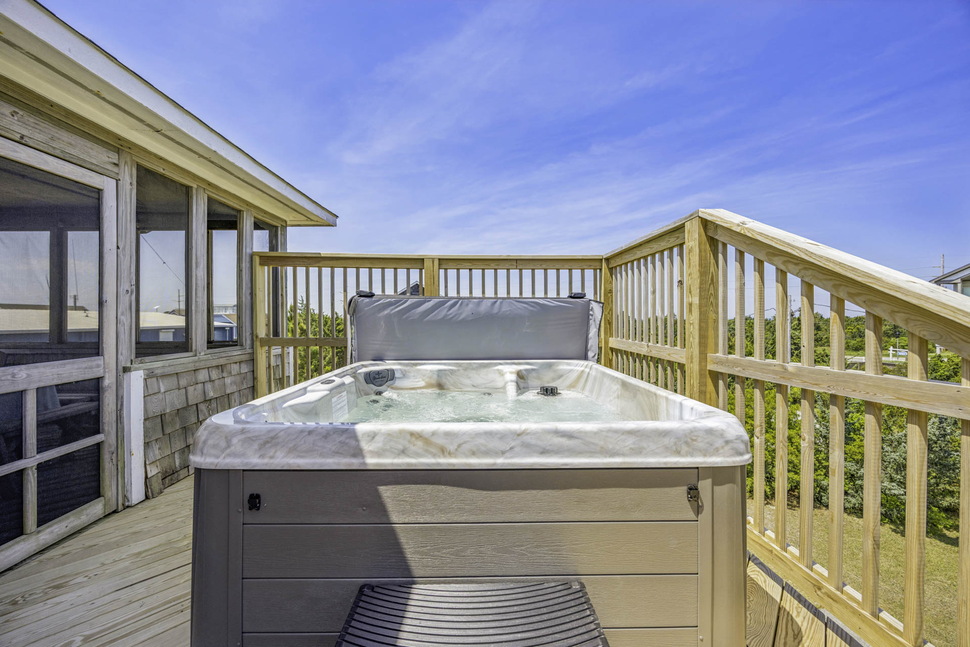 Surf Or Sound Realty 1244 Lokey Livin Hot Tub