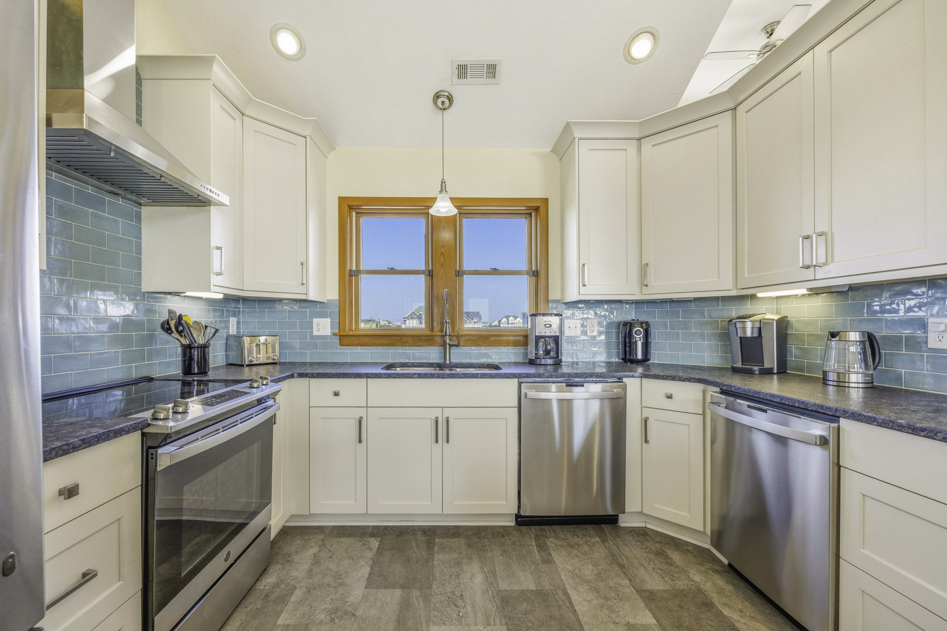 Surf Or Sound Realty 481 Sweet Tranquility Kitchen 2