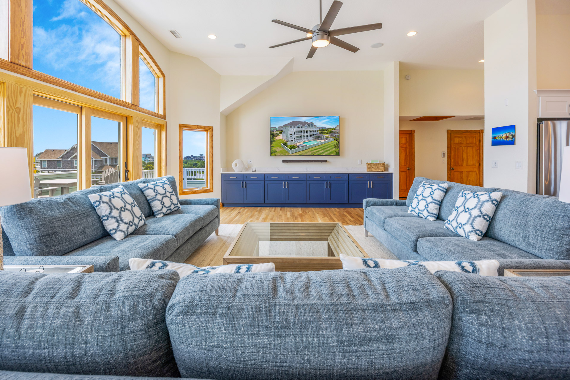 Surf Or Sound Realty 1067 Carolina Bliss Great Room 5