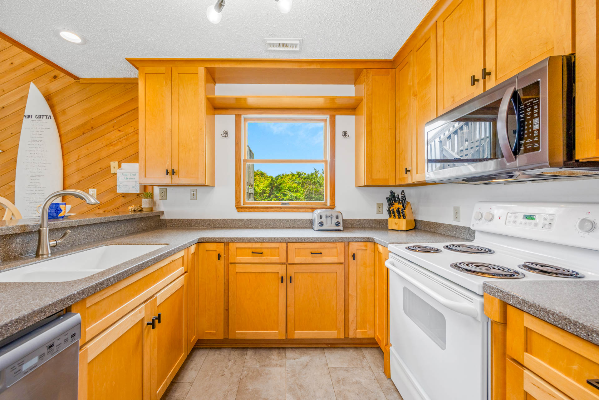 Surf Or Sound Realty 1216 Seaglasses Kitchen 2