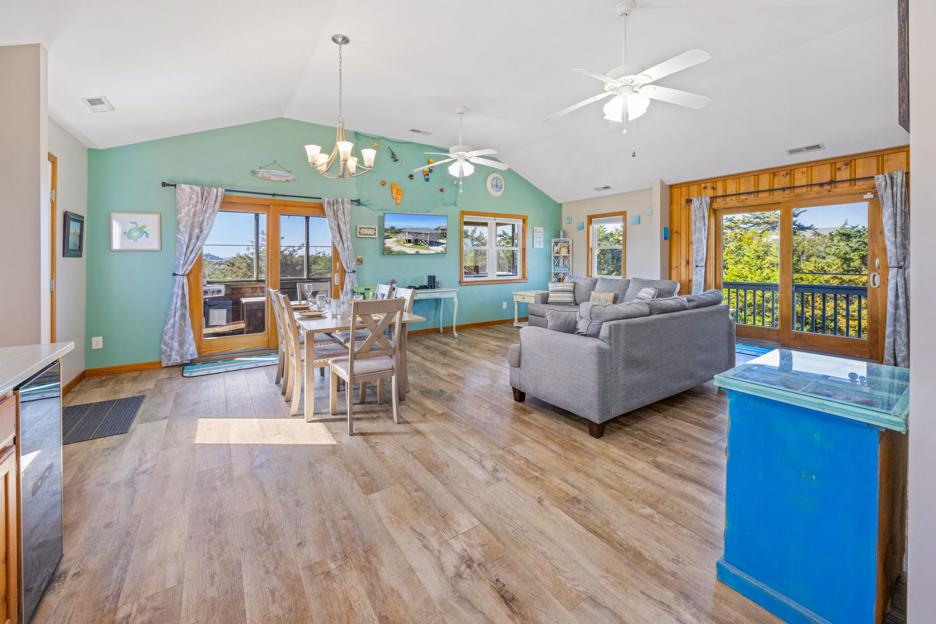 Surf Or Sound Realty 1109 Down By The Dunes Great Room 5