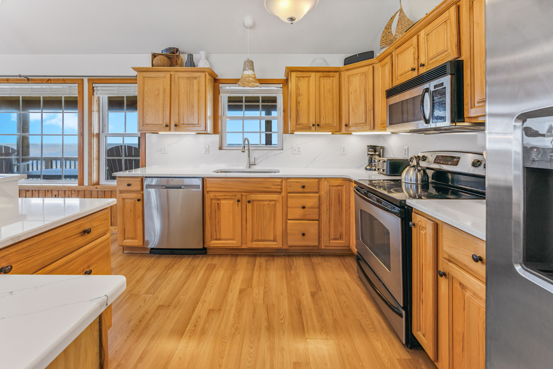 Surf Or Sound Realty 896 Sound Effect Kitchen 4