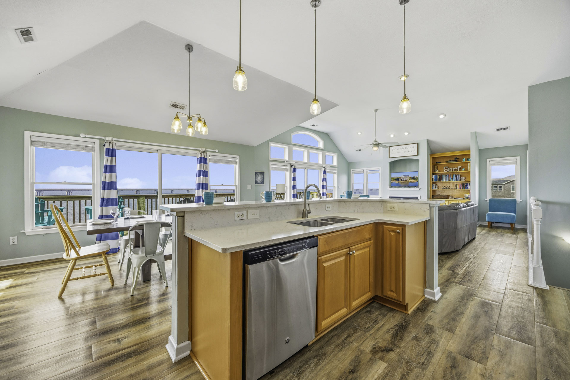 Surf Or Sound Realty 260 Gone With The Wind Kitchen 4