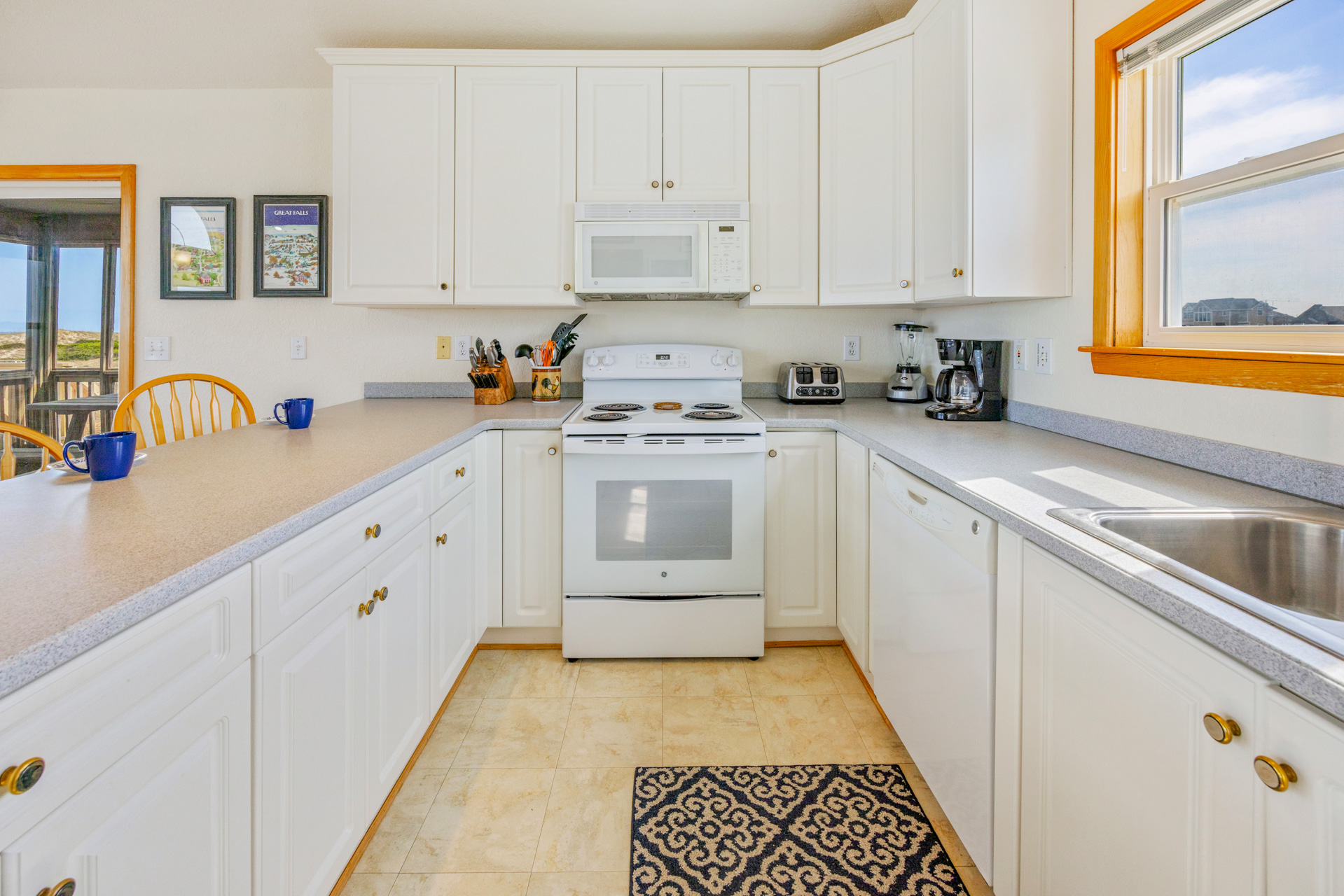 Surf Or Sound Realty 605 Intuition Kitchen 3