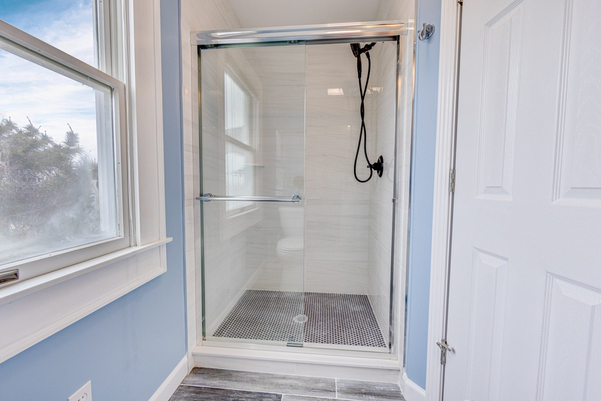 24 Surf Or Sound Realty 1040 Dolphins Watch Bathroom 5 3372332