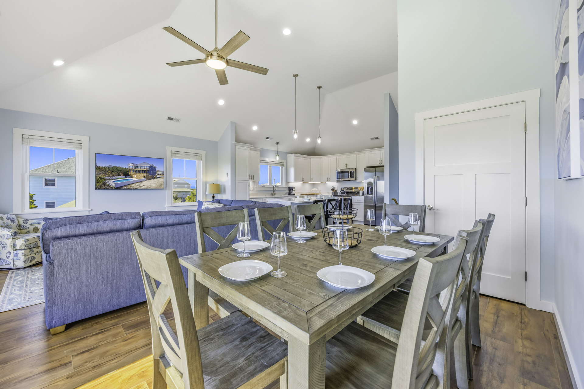 Surf Or Sound Realty 1237 Bella Salvo Dining Area 3