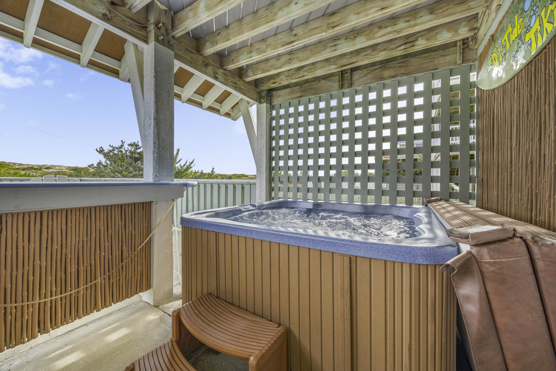 Surf Or Sound Realty 829 The HI Life Hot Tub