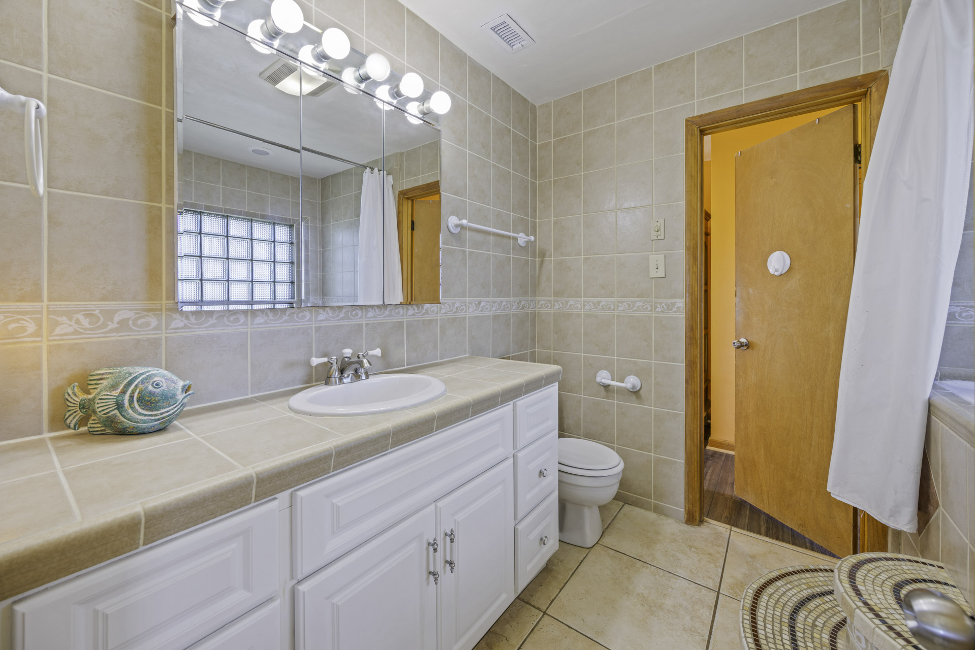 Surf Or Sound Realty 1228 Wave Breaker Bedroom 1 3