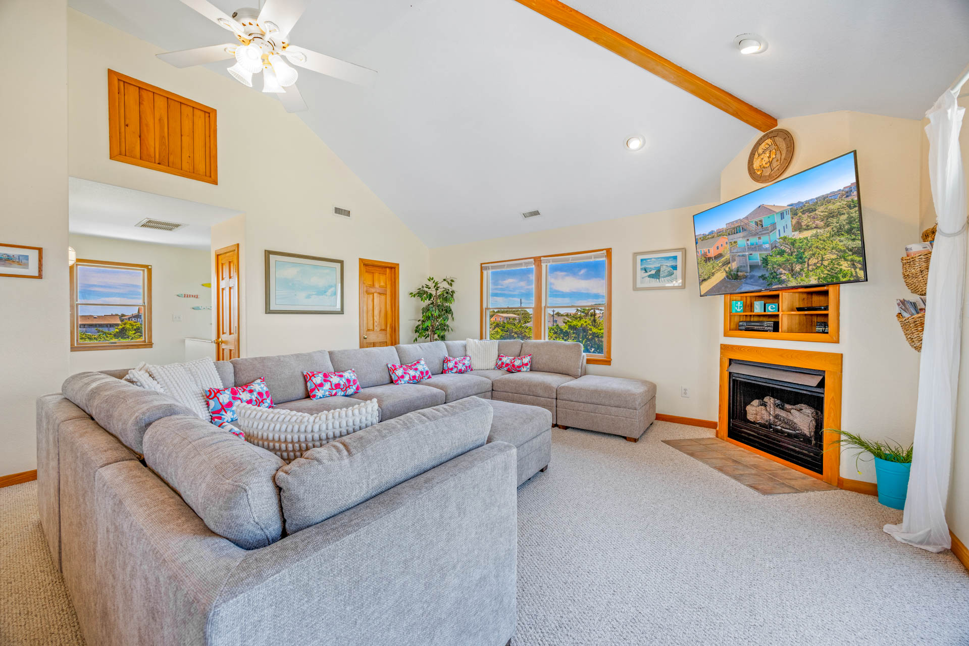 Surf Or Sound Realty 273 Salvo Vera Great Room 4