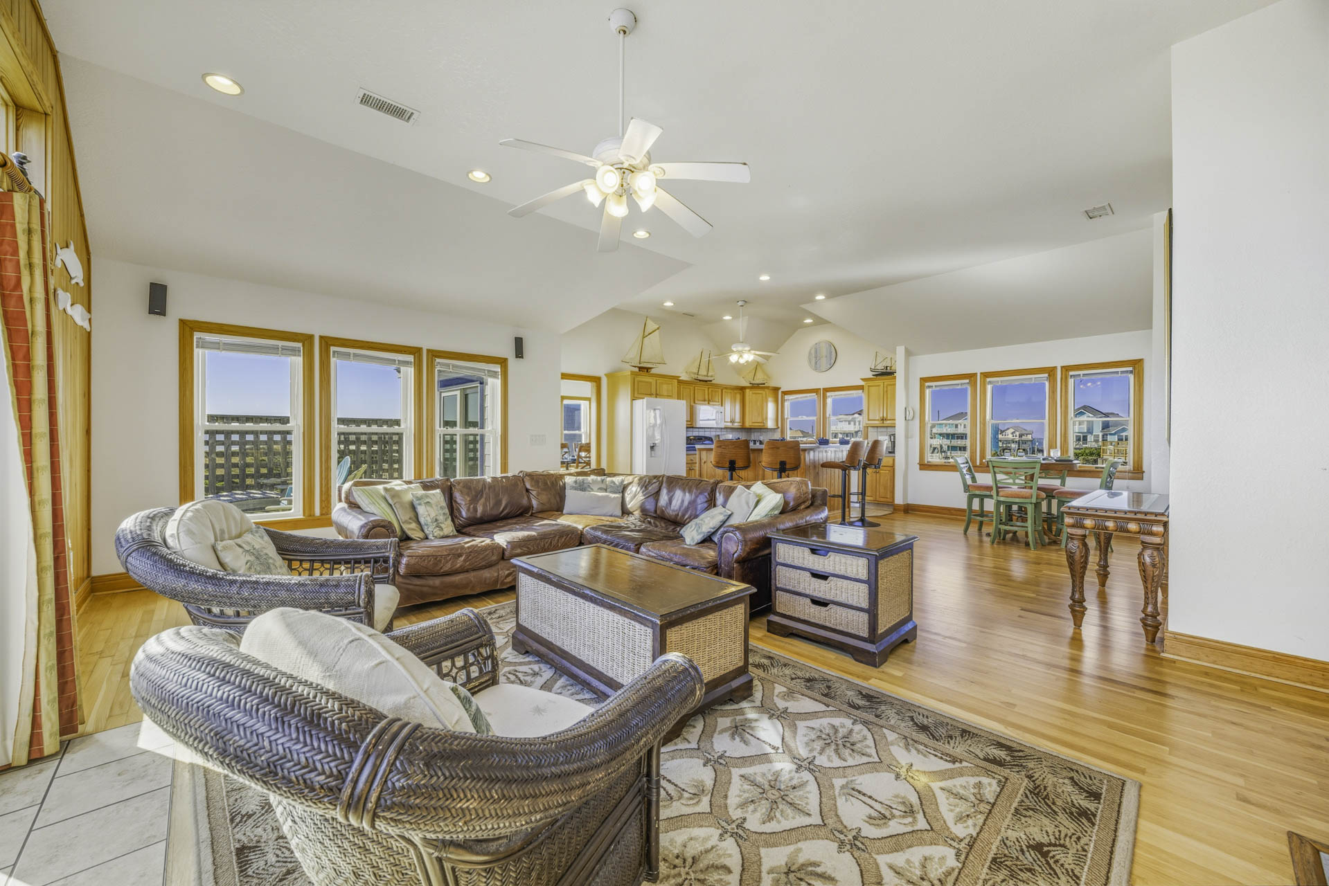 Surf Or Sound Realty 812 Lucille's Board Shack Great Room 4