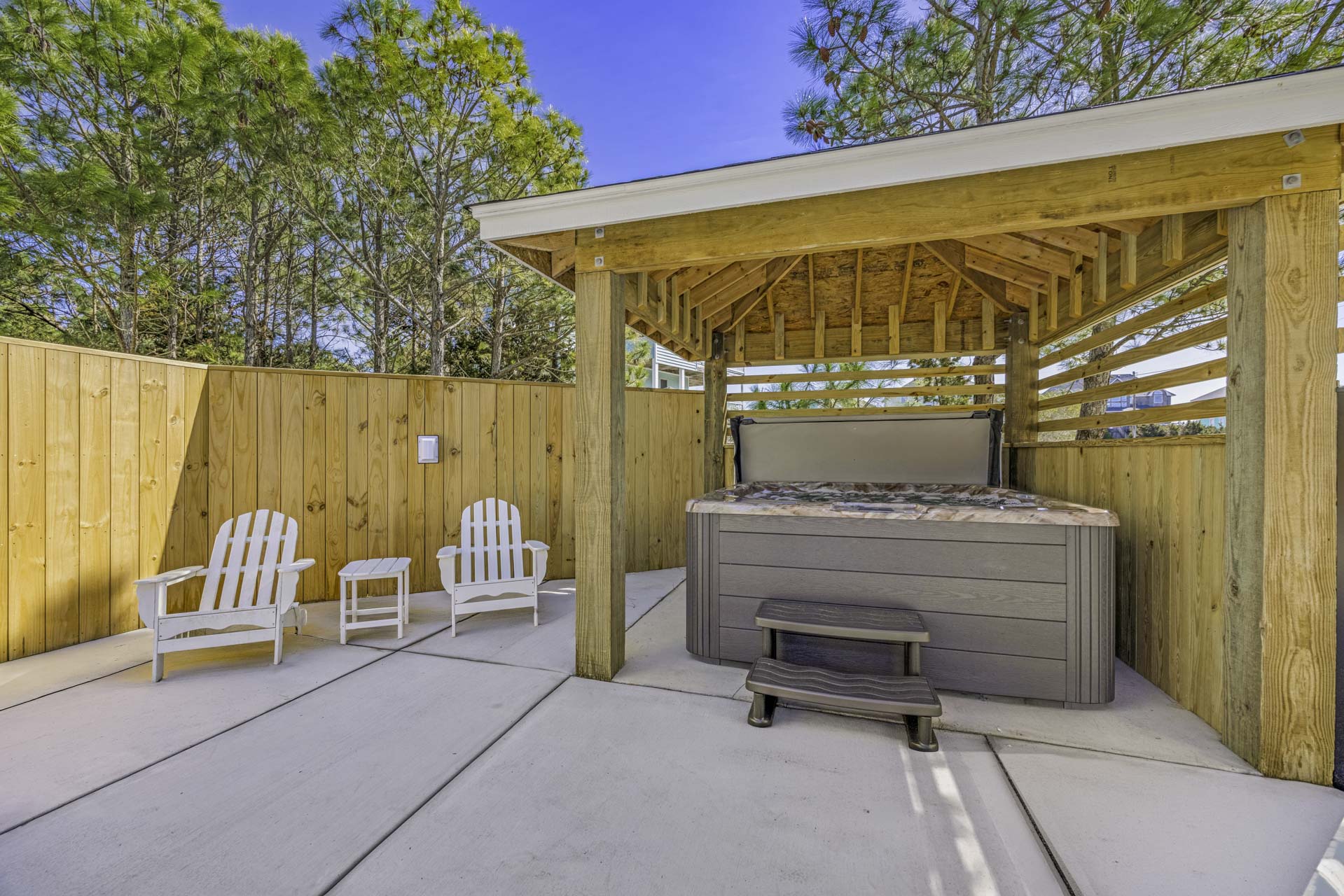 Surf Or Sound Realty 1240 Coastal Breeze Hot Tub 1