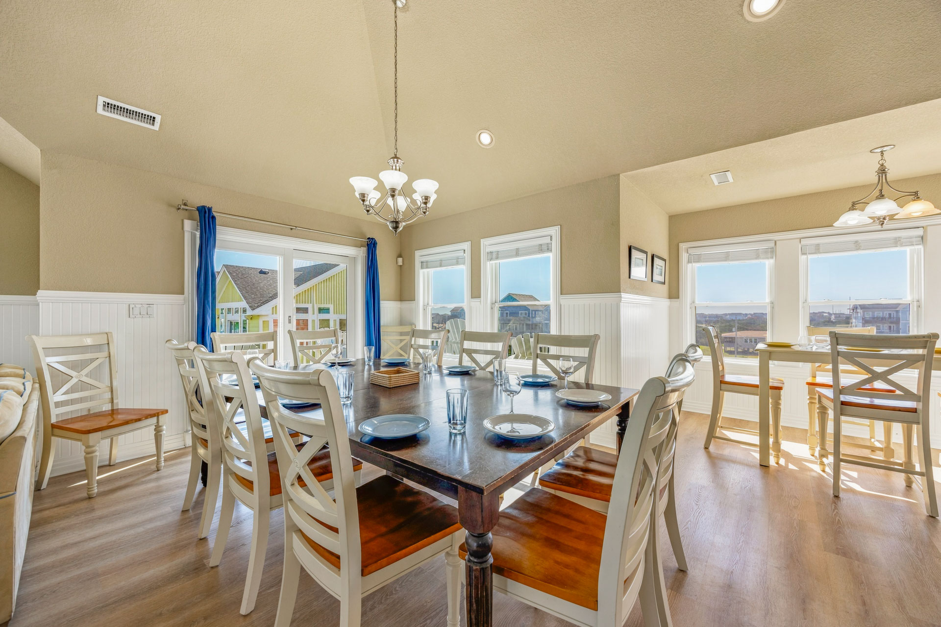 Surf Or Sound Realty 569 Cape Winds Dining Area 1