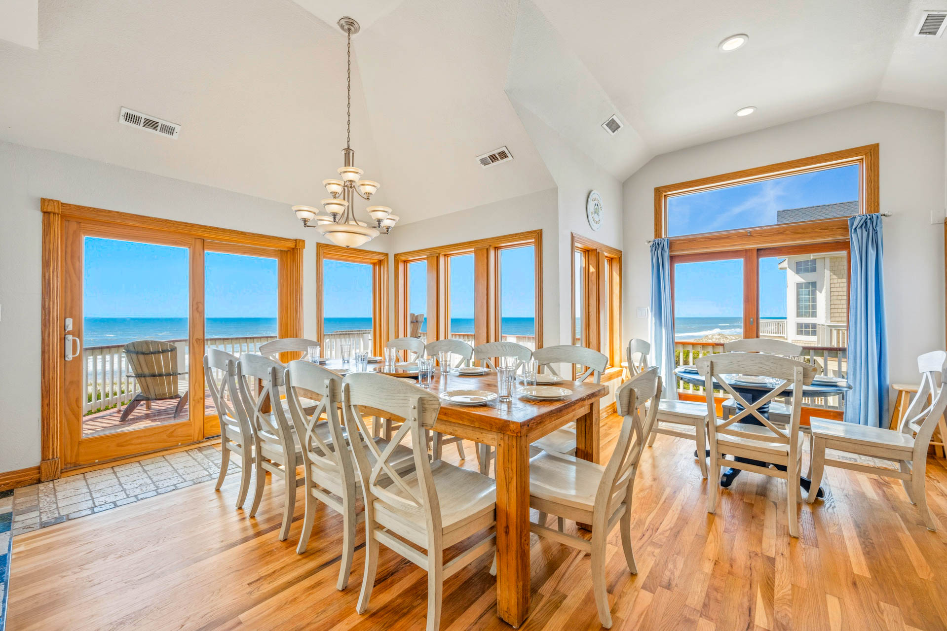 Surf Or Sound Realty 1126 Splash Landing Dining Area 1