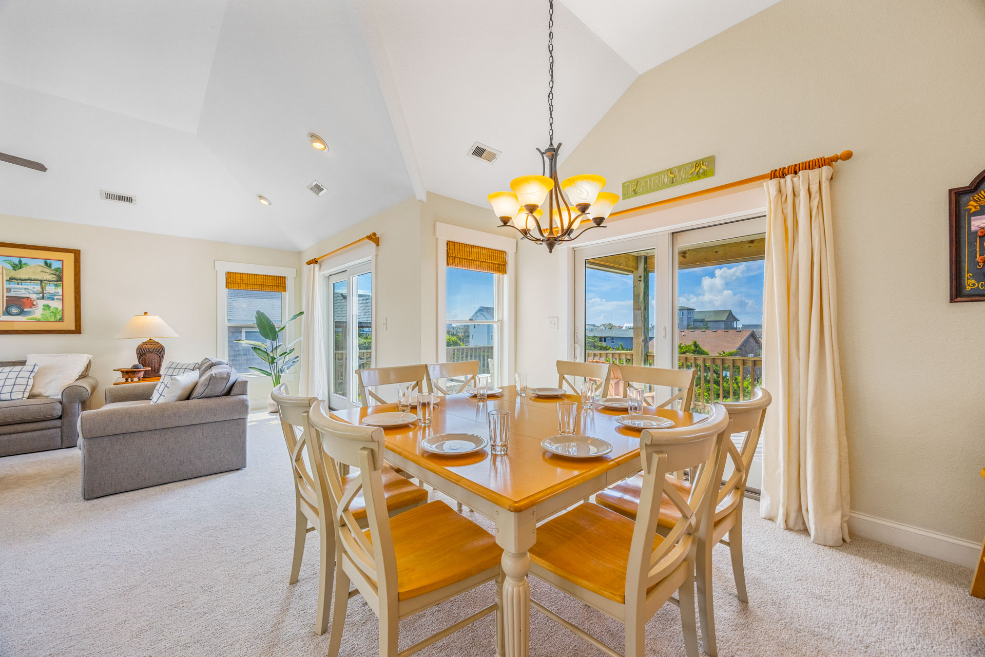 Surf Or Sound Realty 458 Waves Daze Dining Area 2