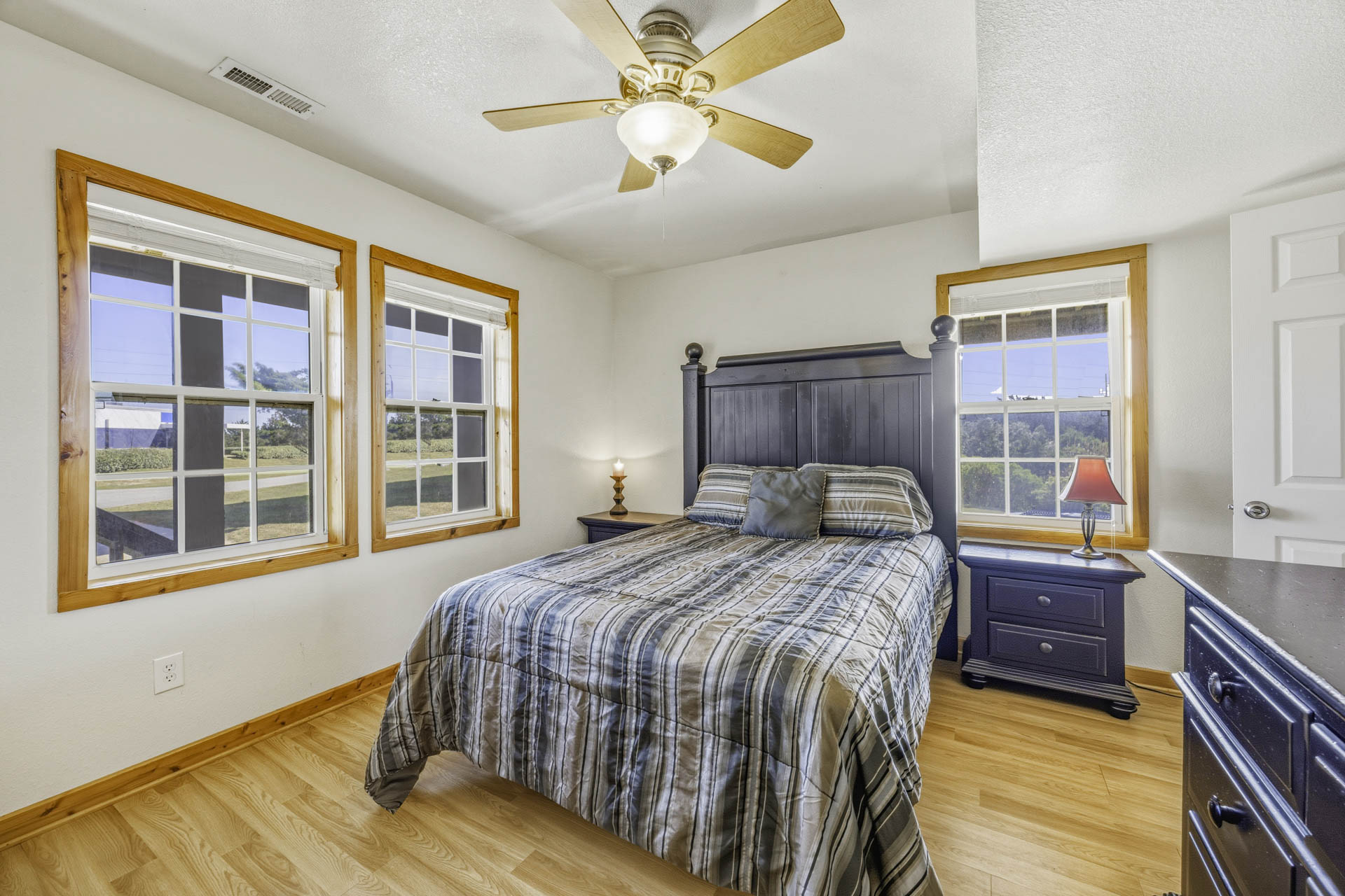 Surf Or Sound Realty 1047 LV 2 Kite Bedroom 4 1