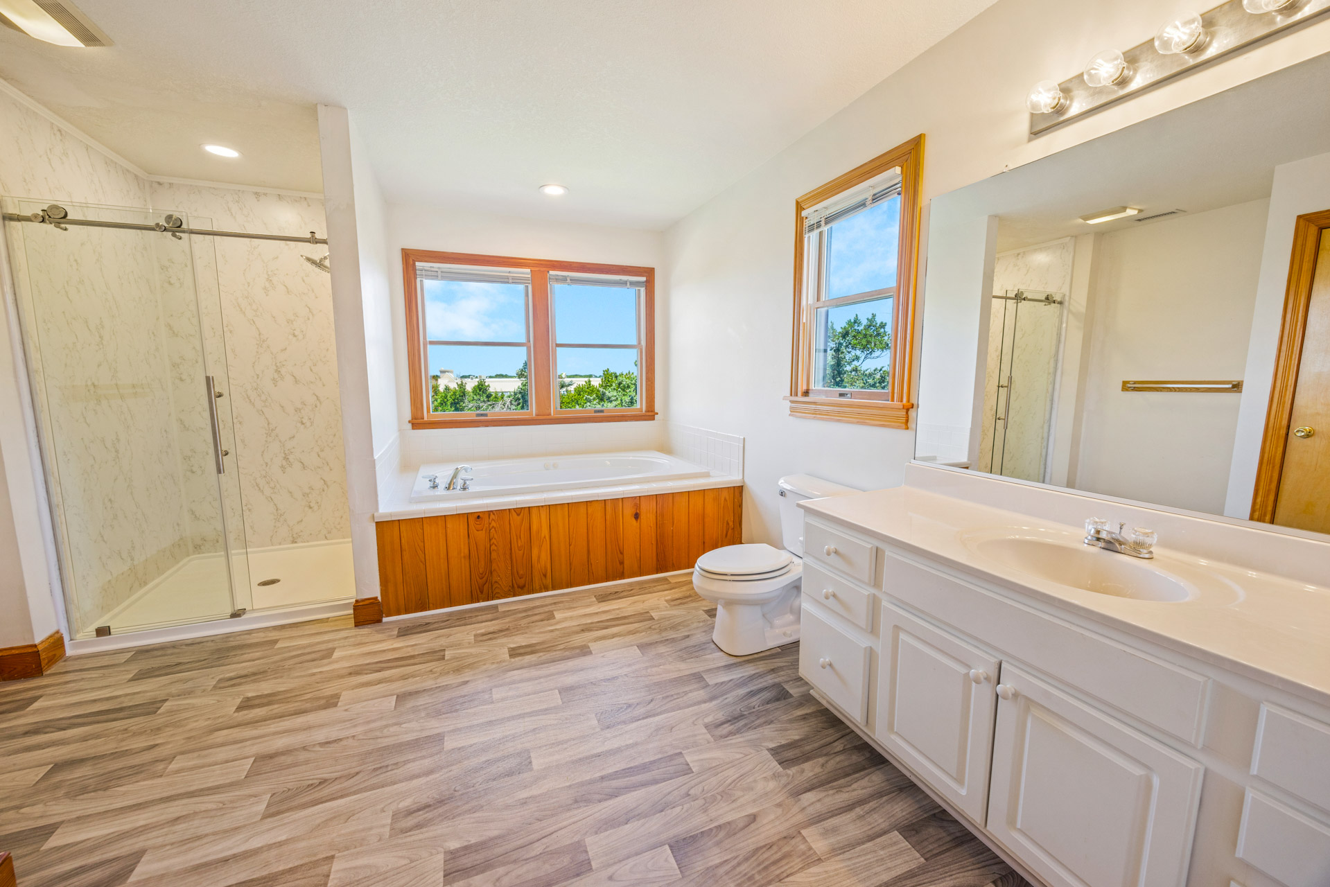 Surf Or Sound Realty 1129 Sea Queen Bedroom 1 3