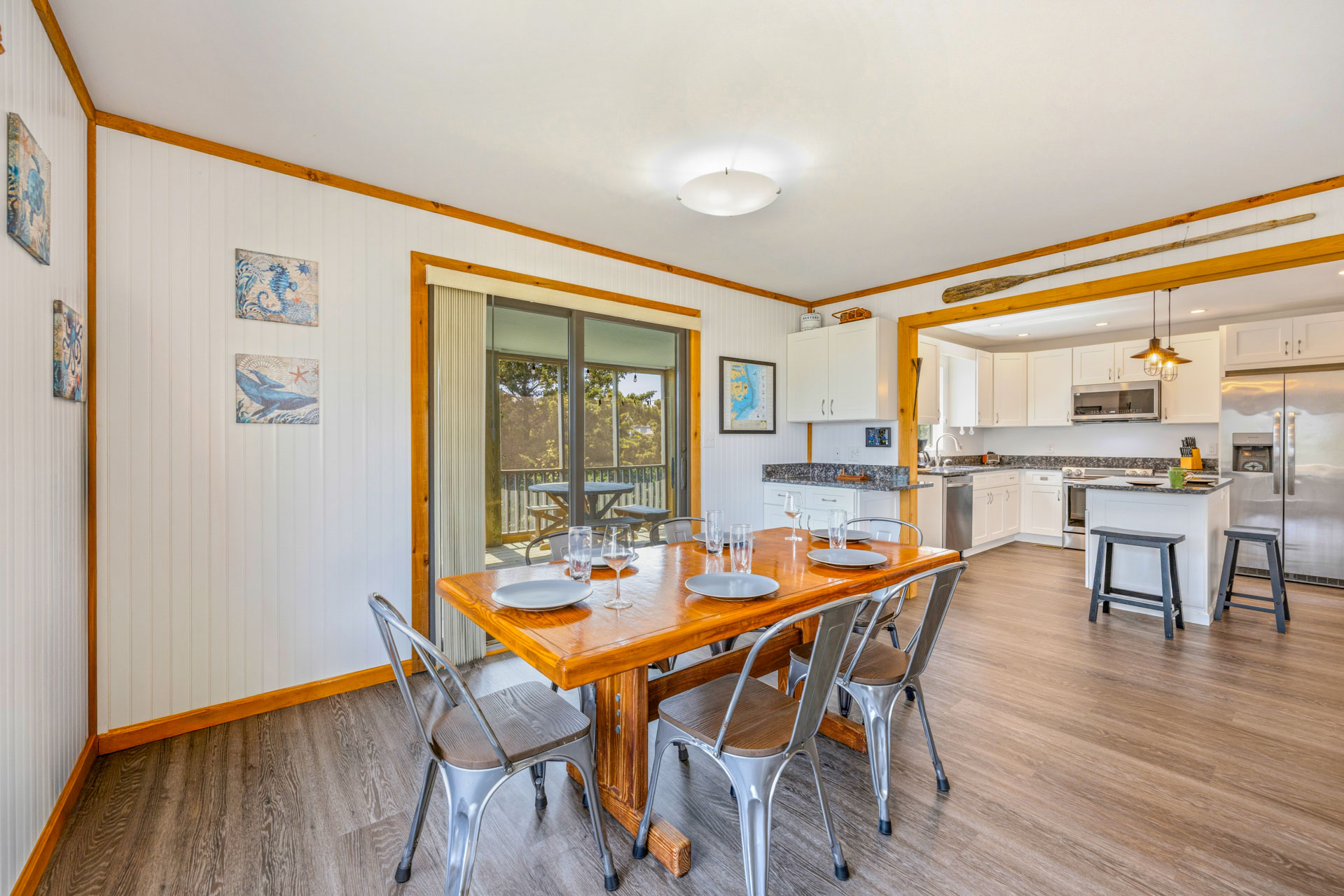 Surf Or Sound Realty 1112 Edge Of The World Dining Area 2