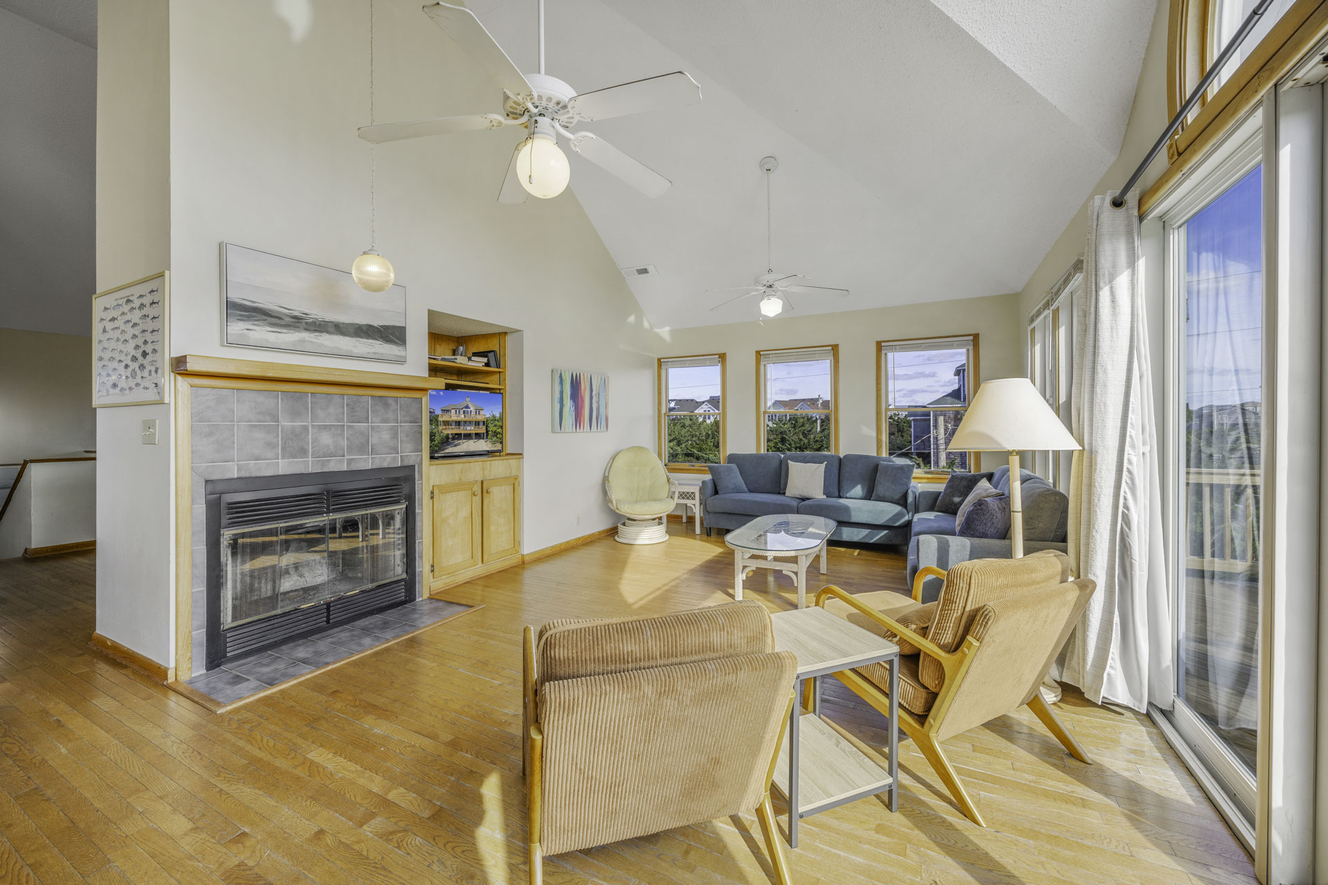 Surf Or Sound Realty 753 Longview Great Room 2