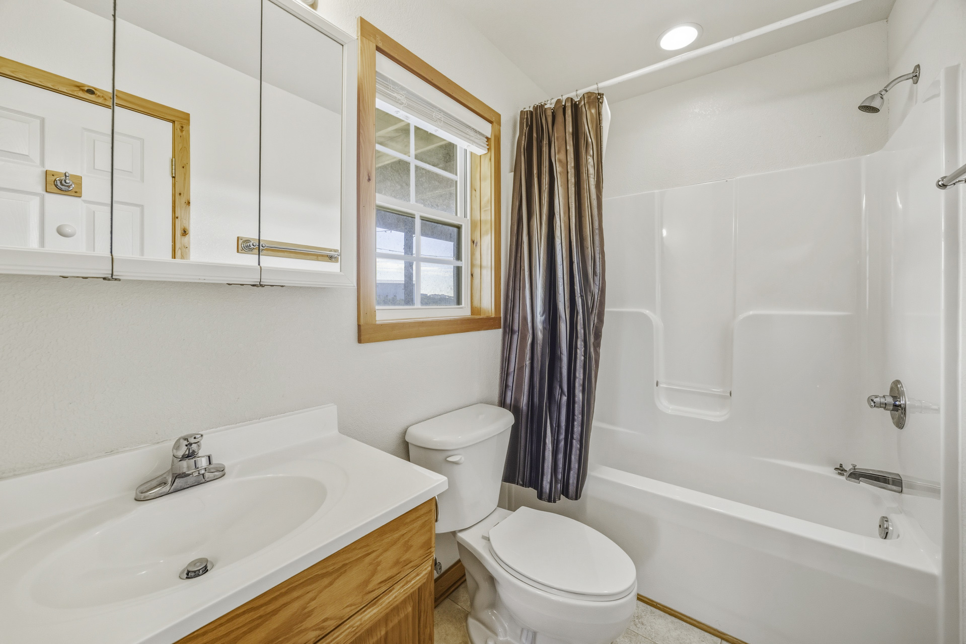 Surf Or Sound Realty 1047 LV 2 Kite Bedroom 4 3