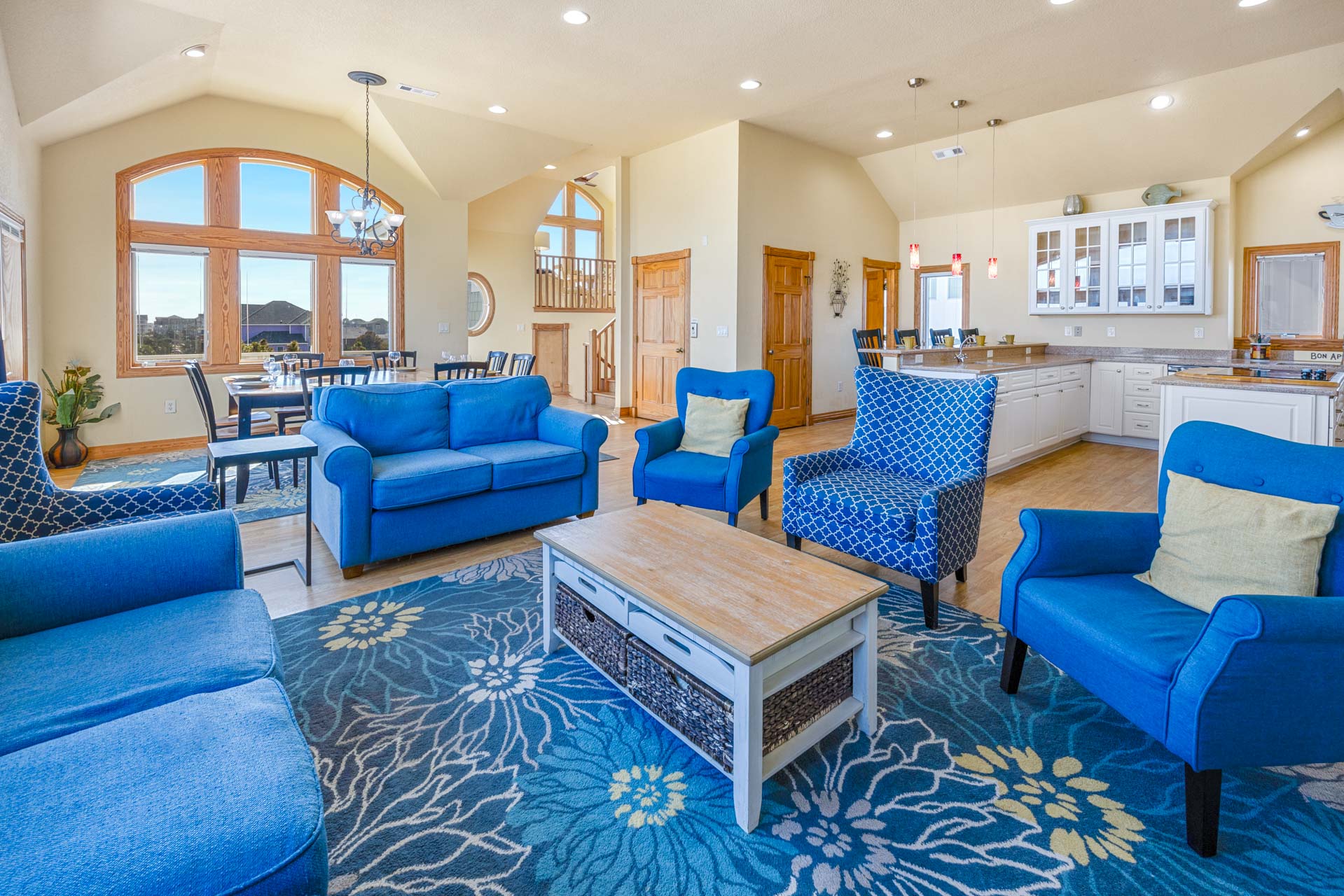 Surf Or Sound Realty 612 Yellowfin Great Room 4