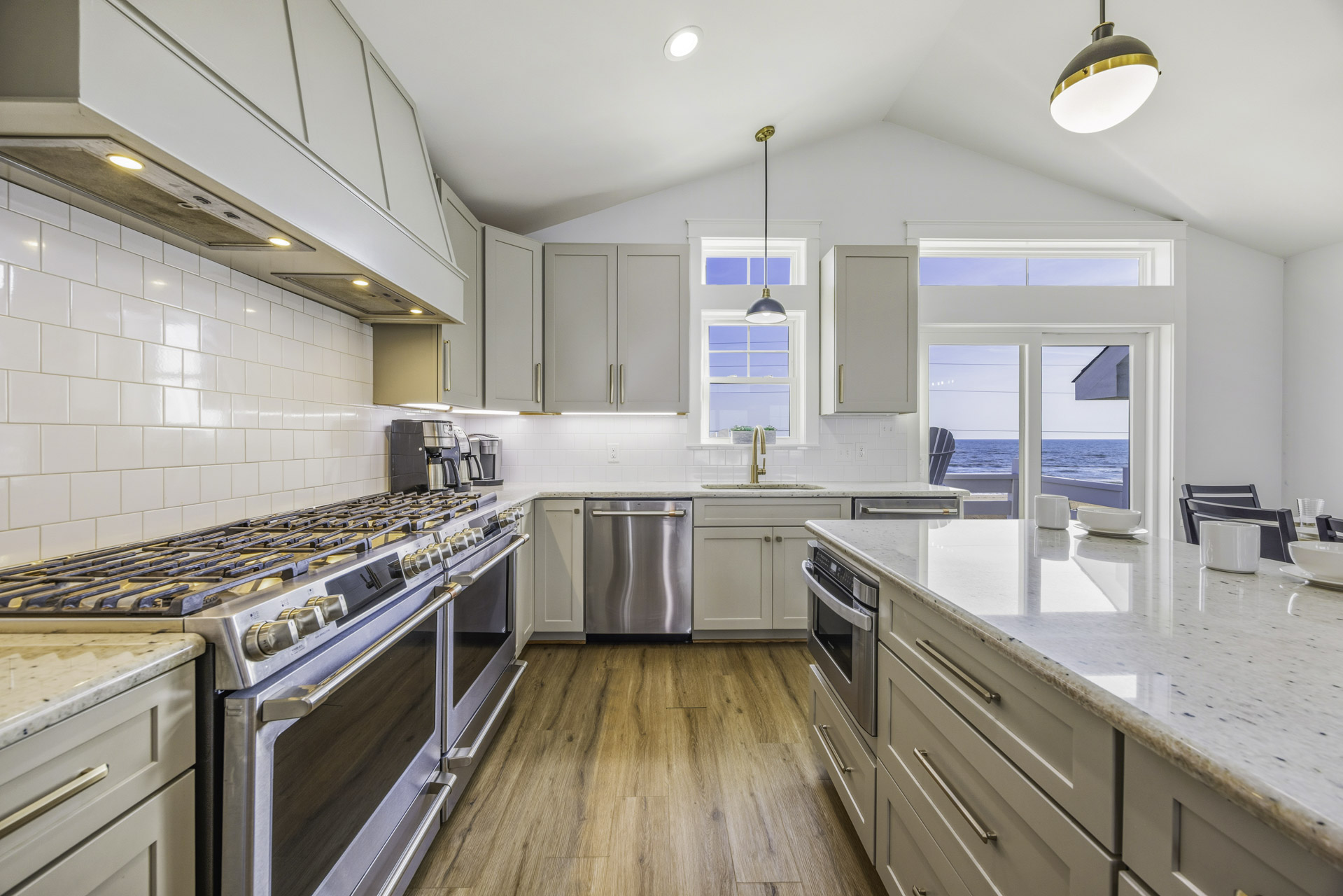 Surf Or Sound Realty 1000 Bellavues Kitchen 4