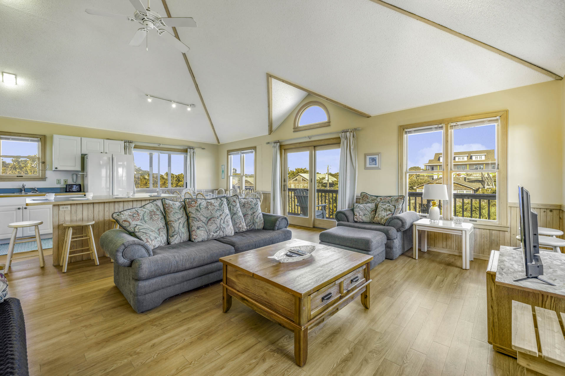 Surf Or Sound Realty 113 Sea Biscuit Great Room 4