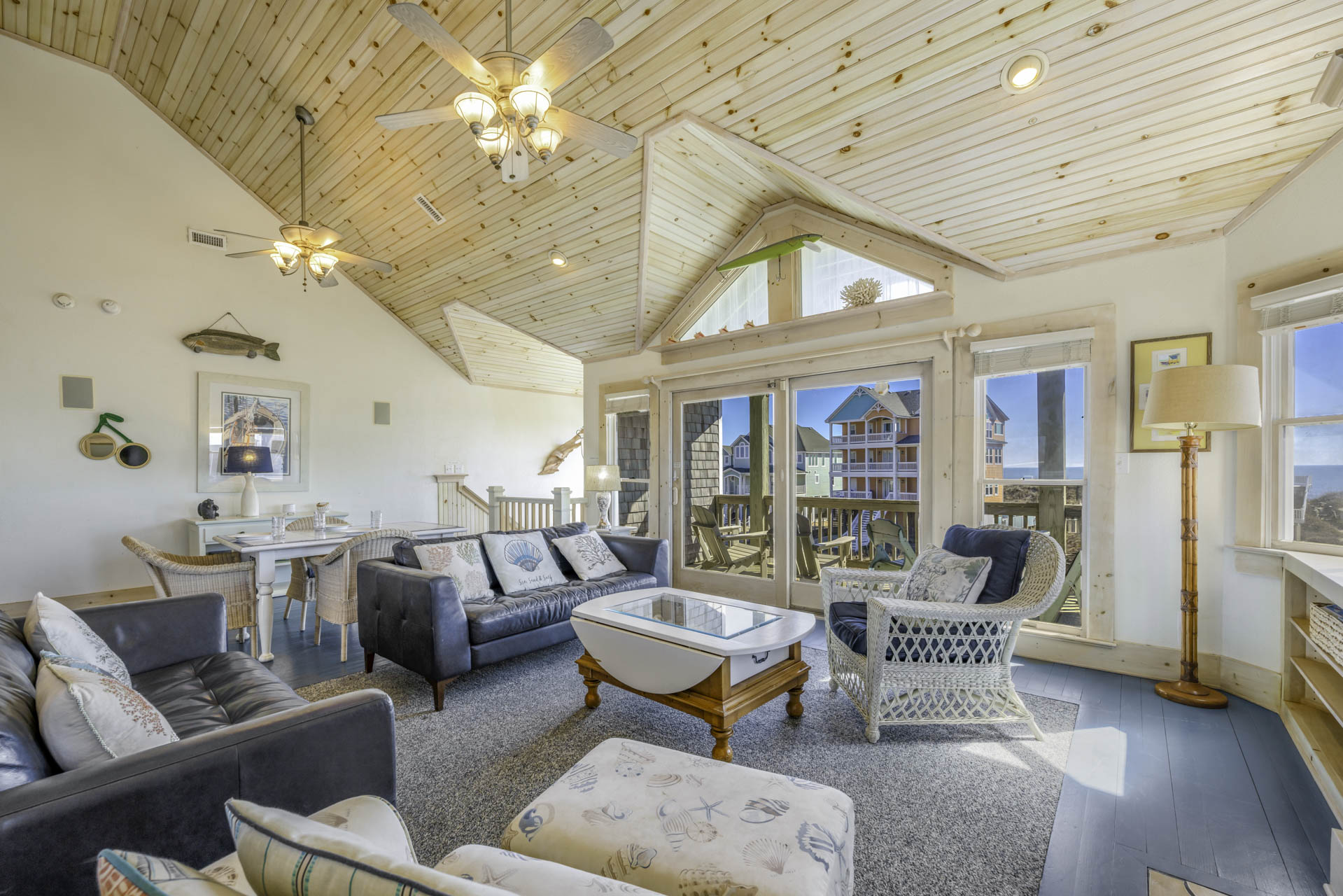 Surf Or Sound Realty 1232 Hatteras Memories Great Room 3