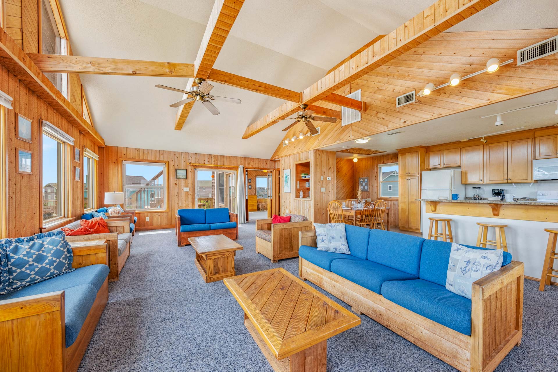 Surf Or Sound Realty 33 Sand Flea Great Room 2