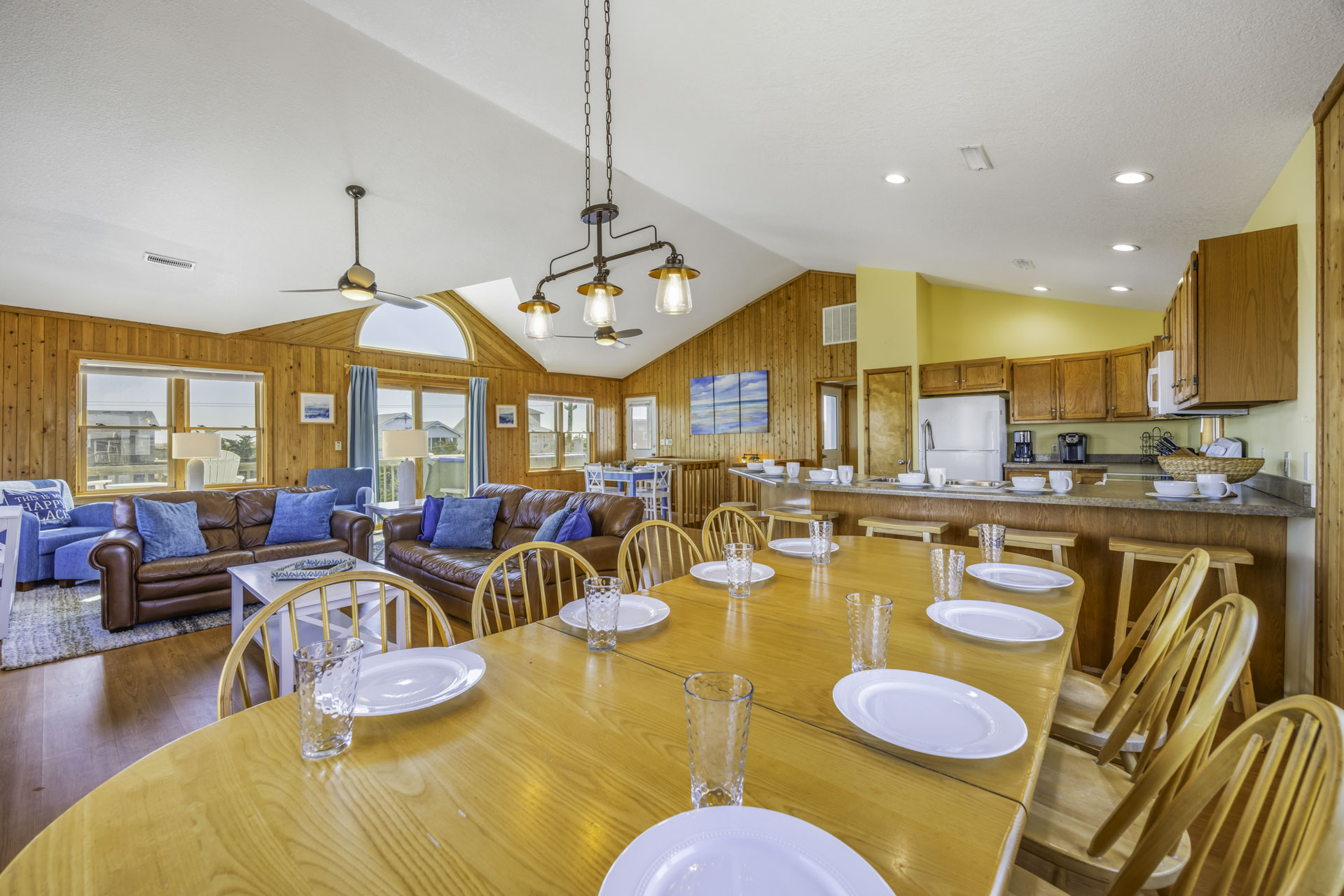 Surf Or Sound Realty 1245 Blue Wahoo Dining Area 3