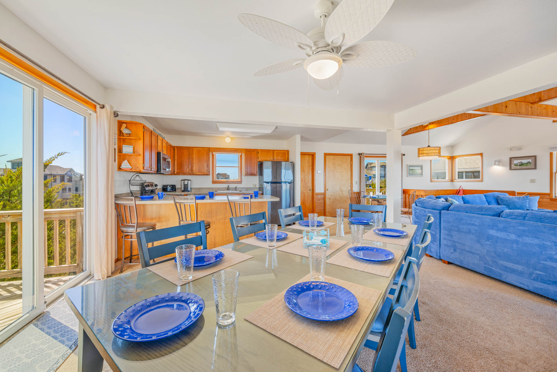 Surf Or Sound Realty 1066 Waves Goodbye Dining Area 4
