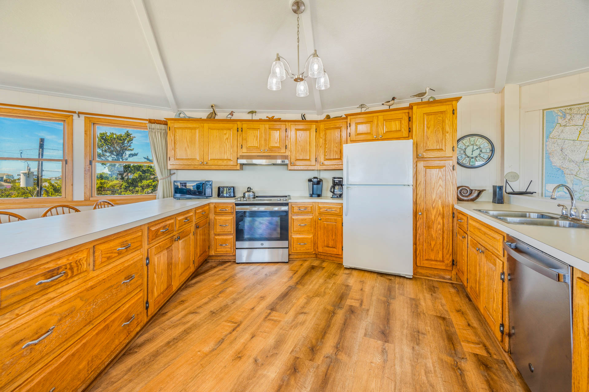 Surf Or Sound Realty 914 Cottage On The Dune Kitchen 4
