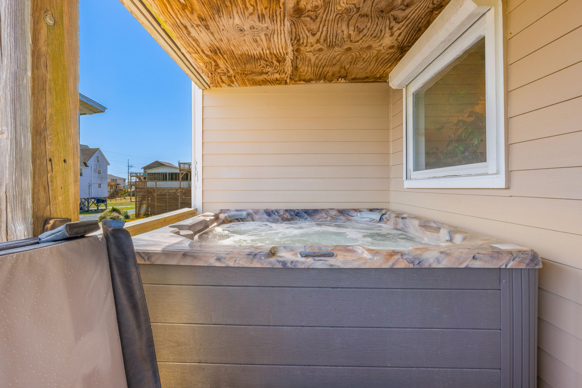 Surf Or Sound Realty 636 Changes In Attitude Avon Hot Tub