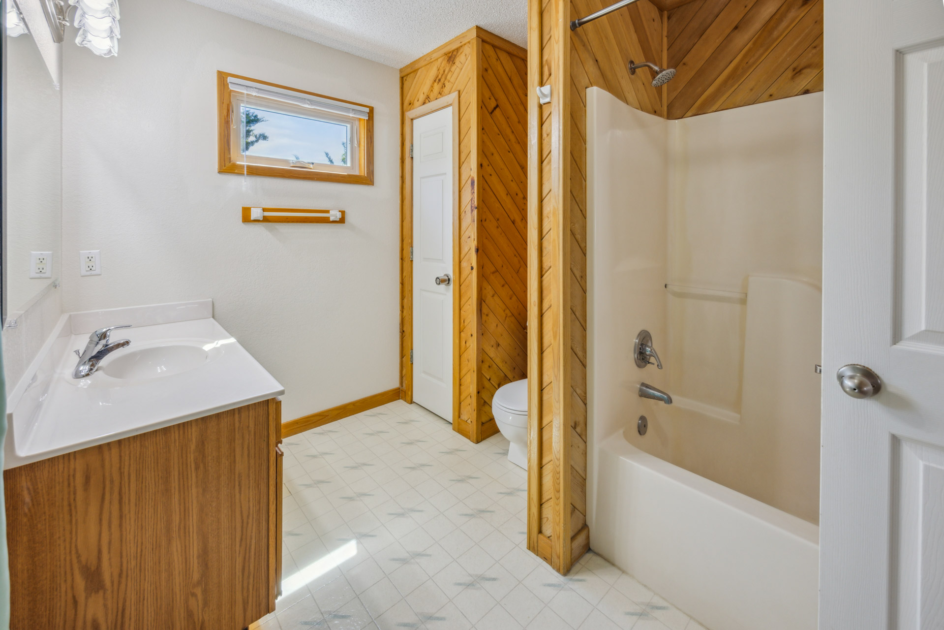 Surf Or Sound Realty 1044 K Seas Legacy Bedroom 1 3
