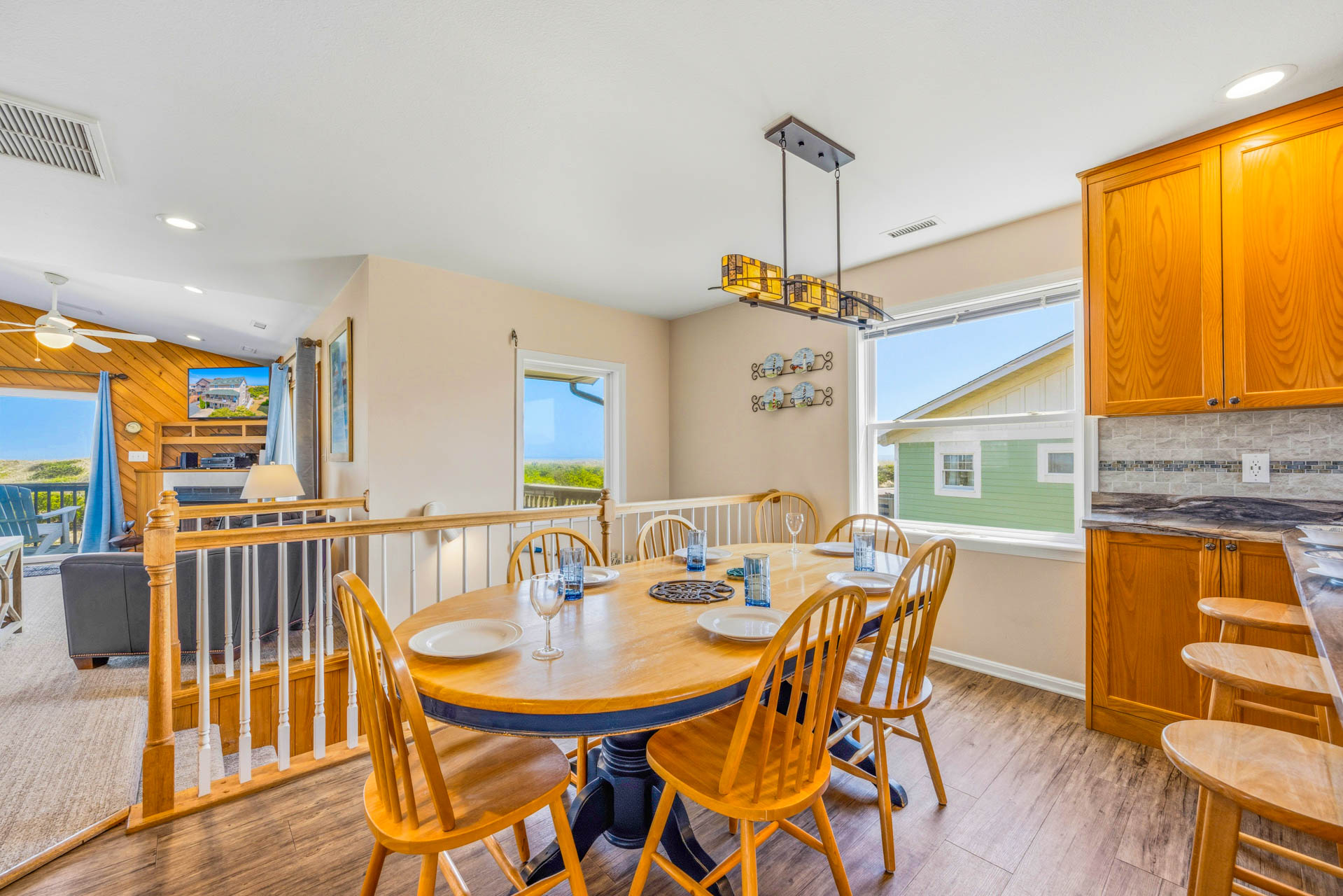 Surf Or Sound Realty 636 Changes In Attitude Avon Dining Area 3