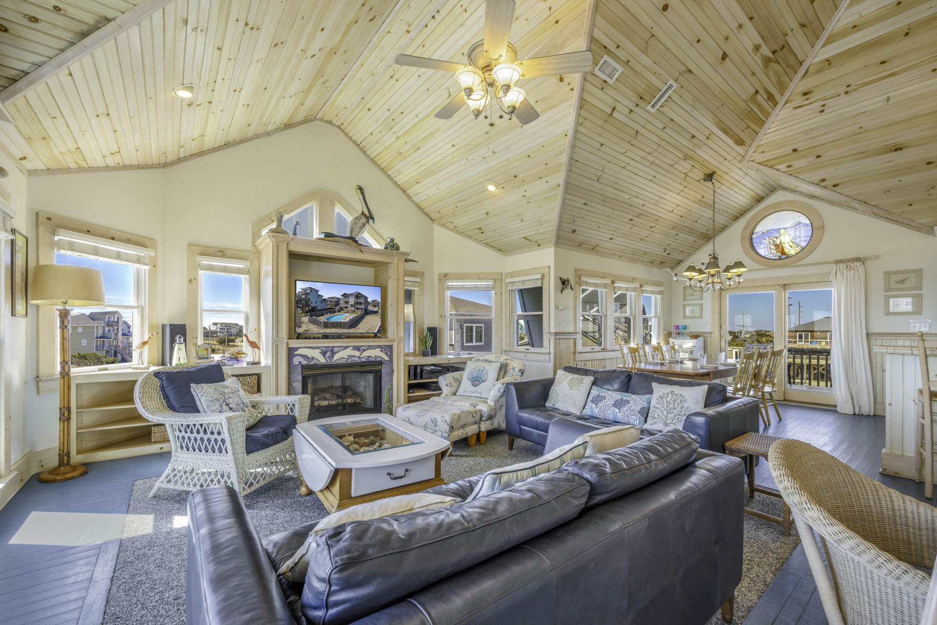 Surf Or Sound Realty 1232 Hatteras Memories Great Room 1