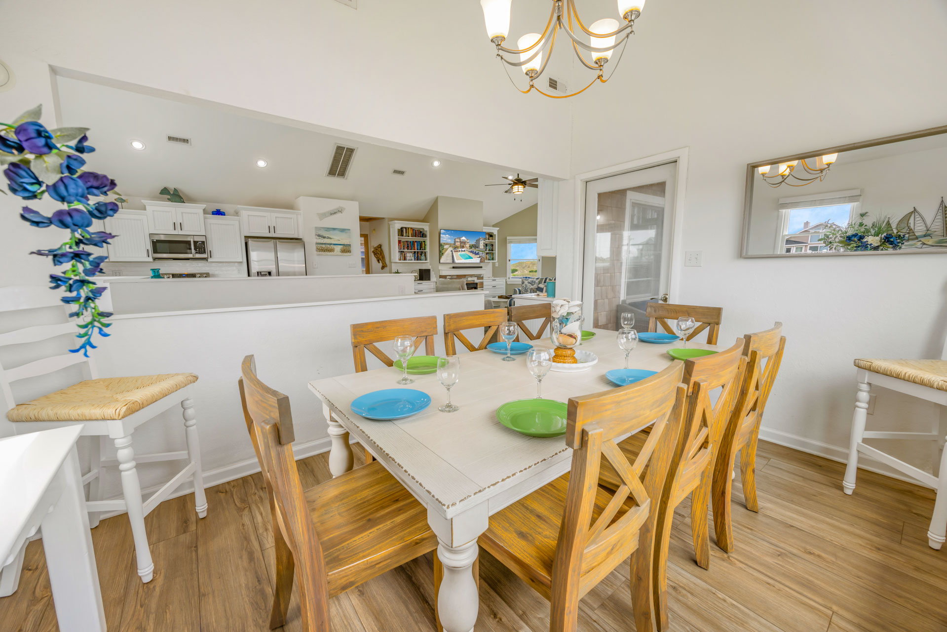 Surf Or Sound Realty 952 Hatteras Jack Dining Area 3