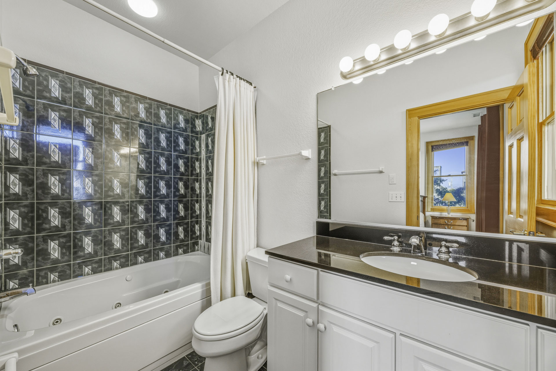 Surf Or Sound Realty 528 Hatteras Seaduction Bedroom 1 3