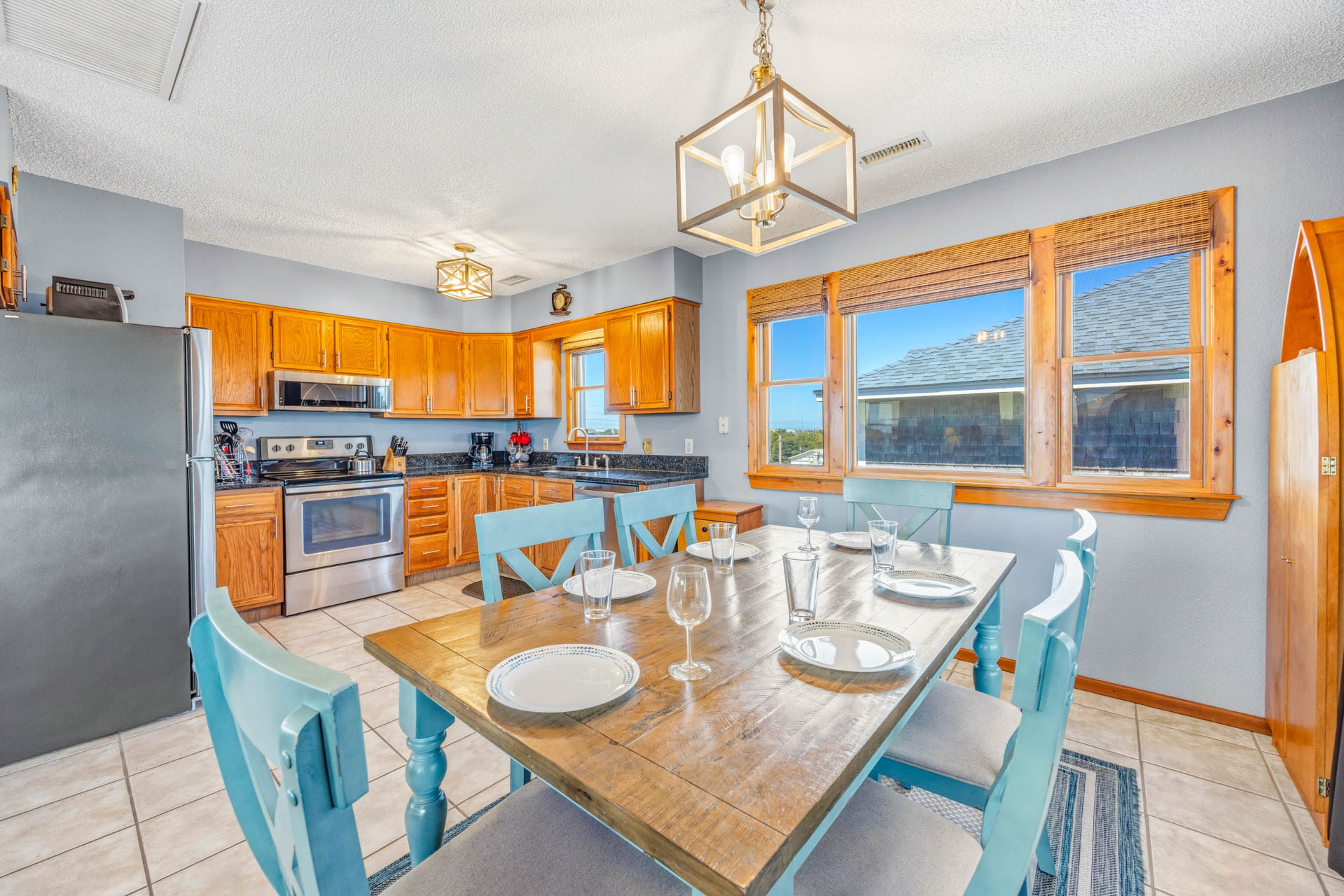 Surf Or Sound Realty 41 Big Sky Dining Area 2