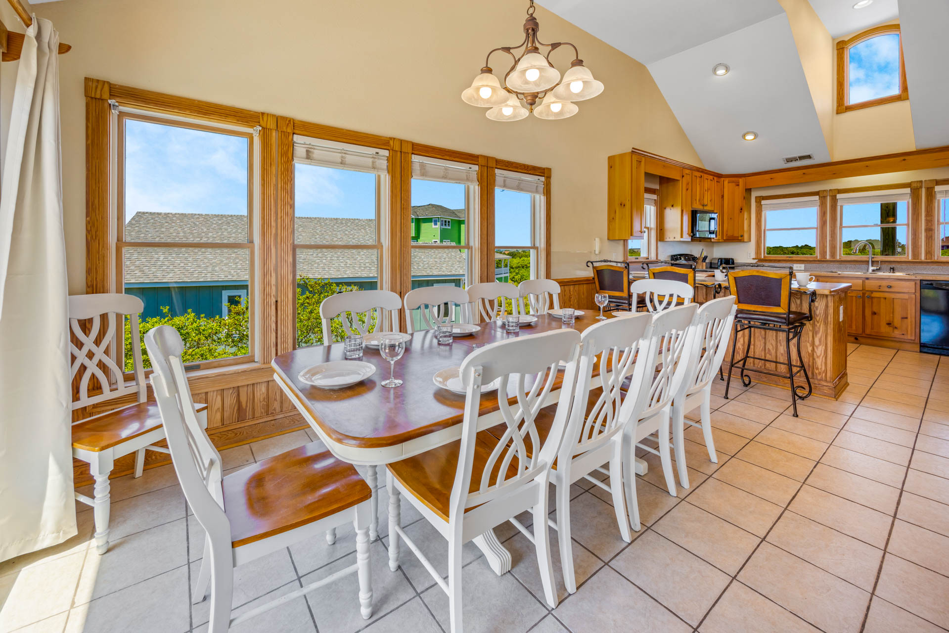 Surf Or Sound Realty 1027 The Kinnakeet Retreat Dining Area 2