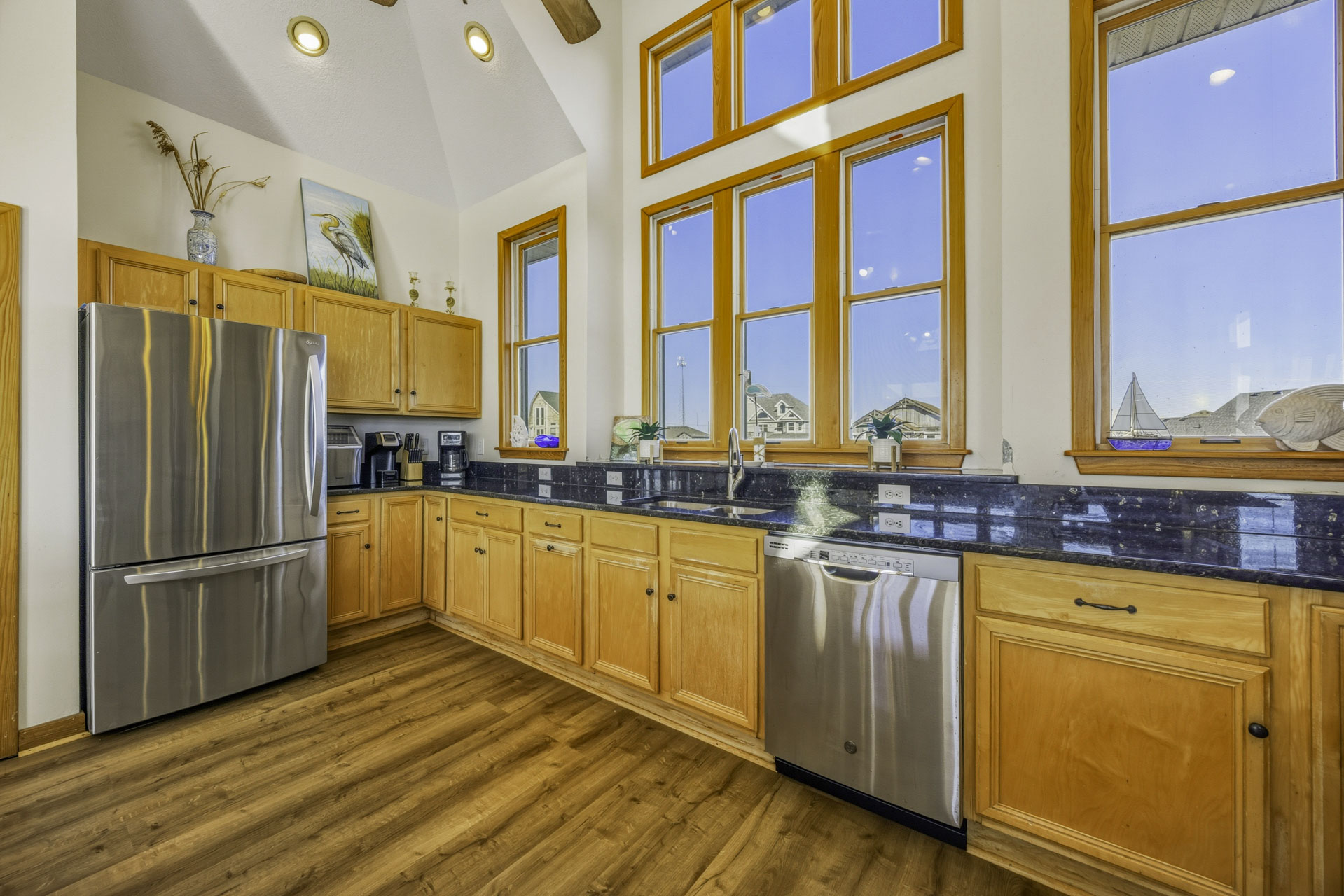 Surf Or Sound Realty 336 Kokomo Kitchen 4