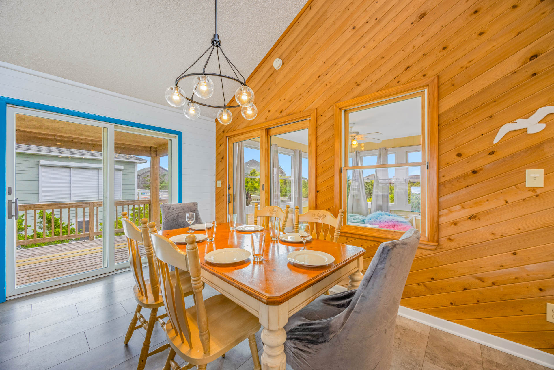 Surf Or Sound Realty 1216 Seaglasses Dining Area 3