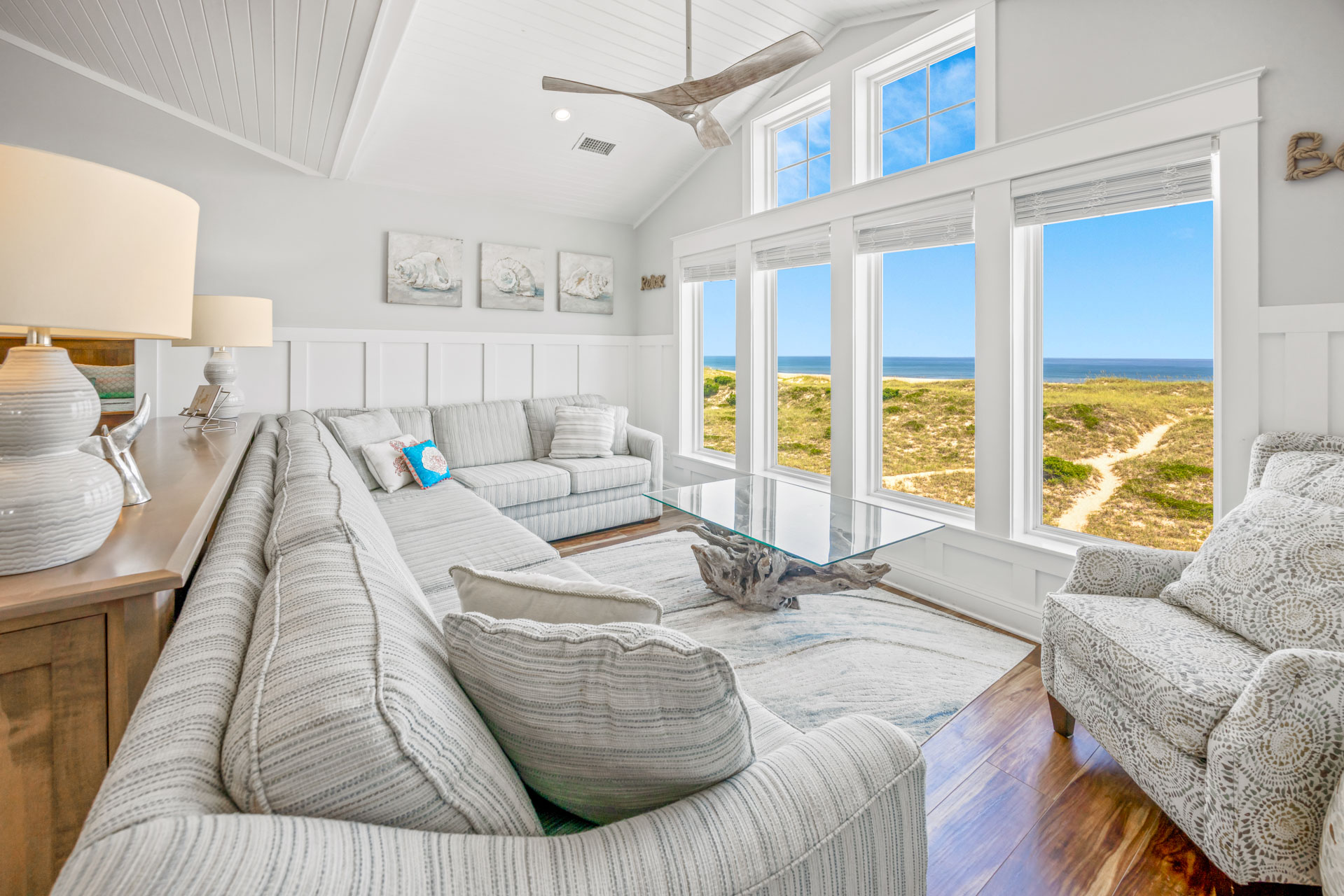 Surf Or Sound Realty 990 Dawn Treader Great Room 2