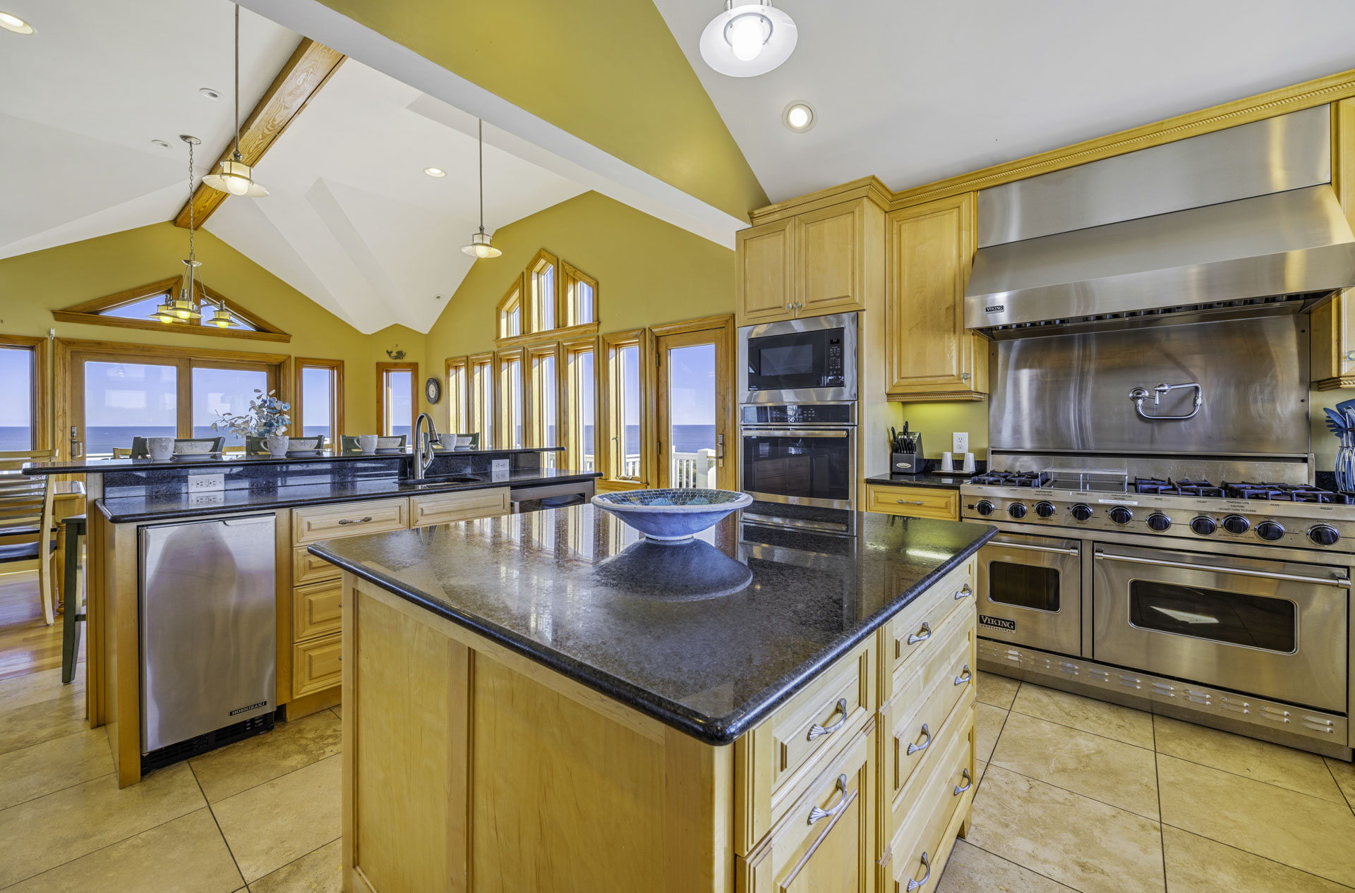 Surf Or Sound Realty 679 Sea Glass Kitchen 4