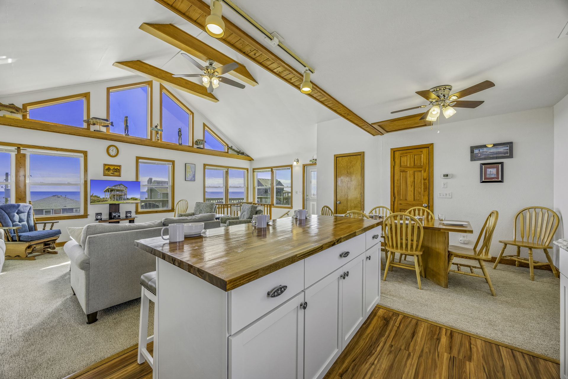 Surf Or Sound Realty 1100 Makin Waves Kitchen 5