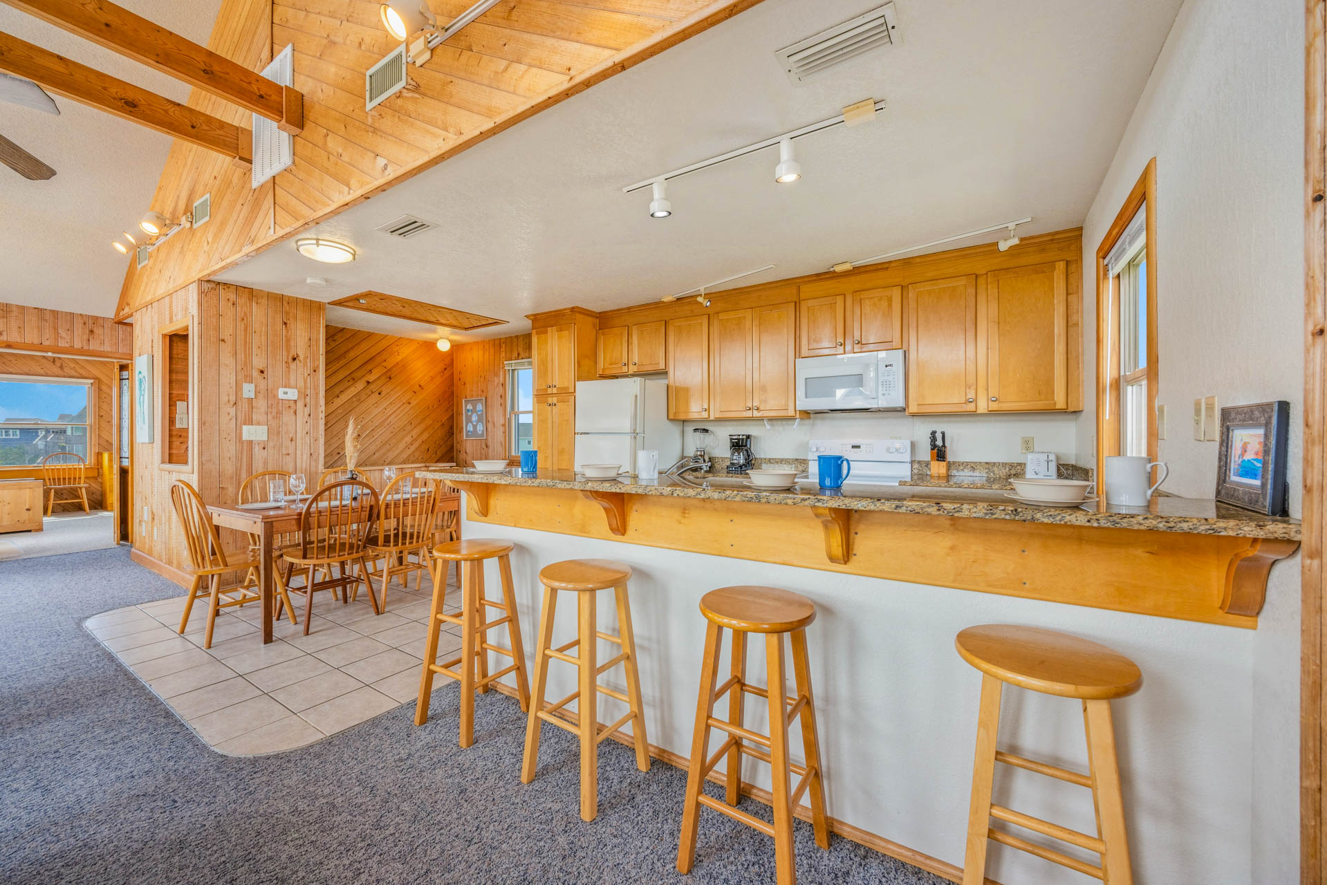 Surf Or Sound Realty 33 Sand Flea Kitchen 2