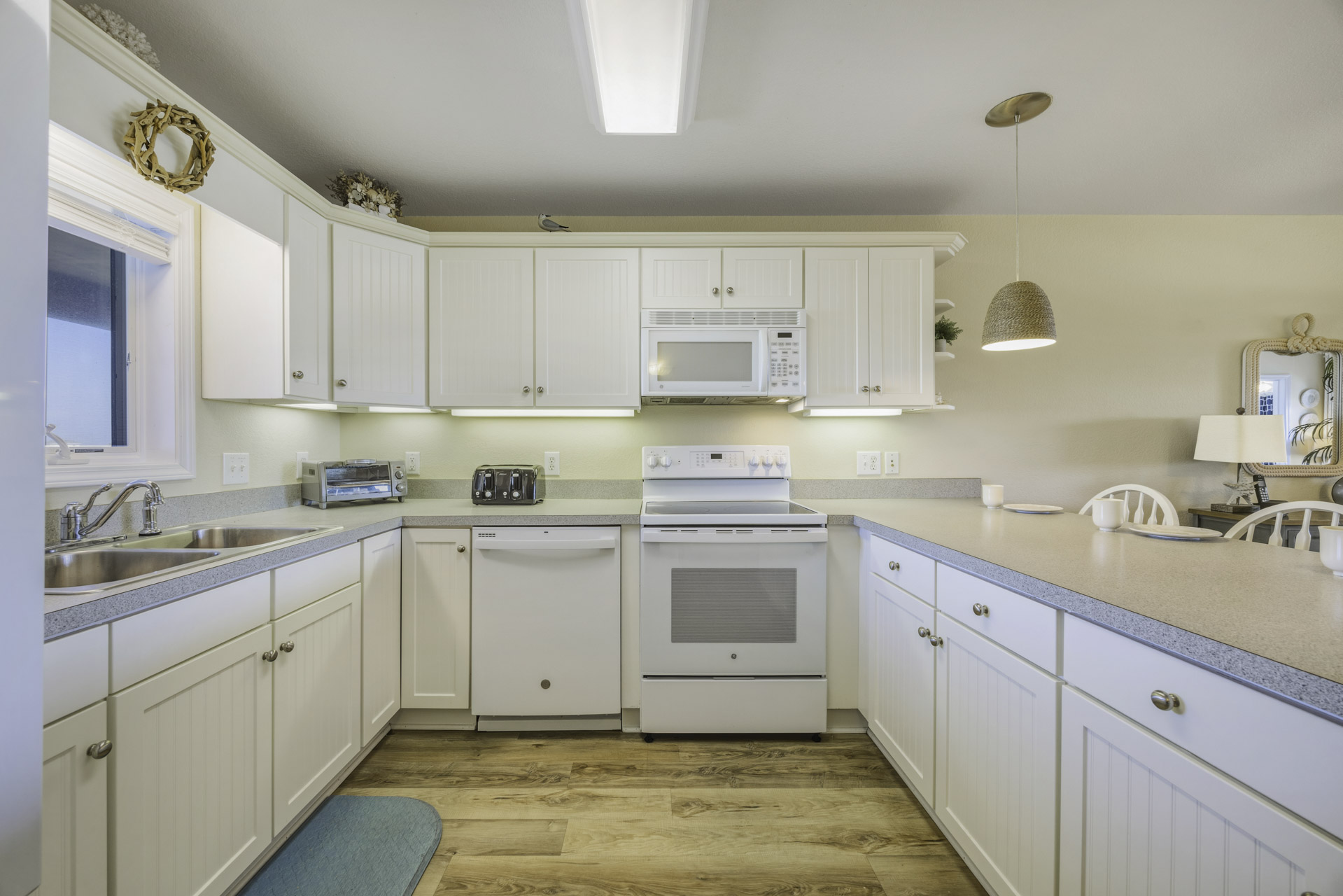Surf Or Sound Realty 582 Top Notch Kitchen 2