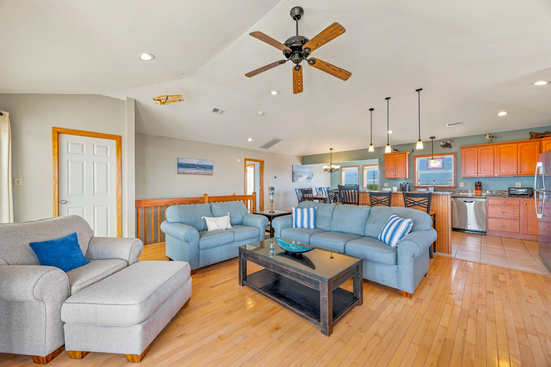 Surf Or Sound Realty 1255 Villa Dolce Vita Great Room 4